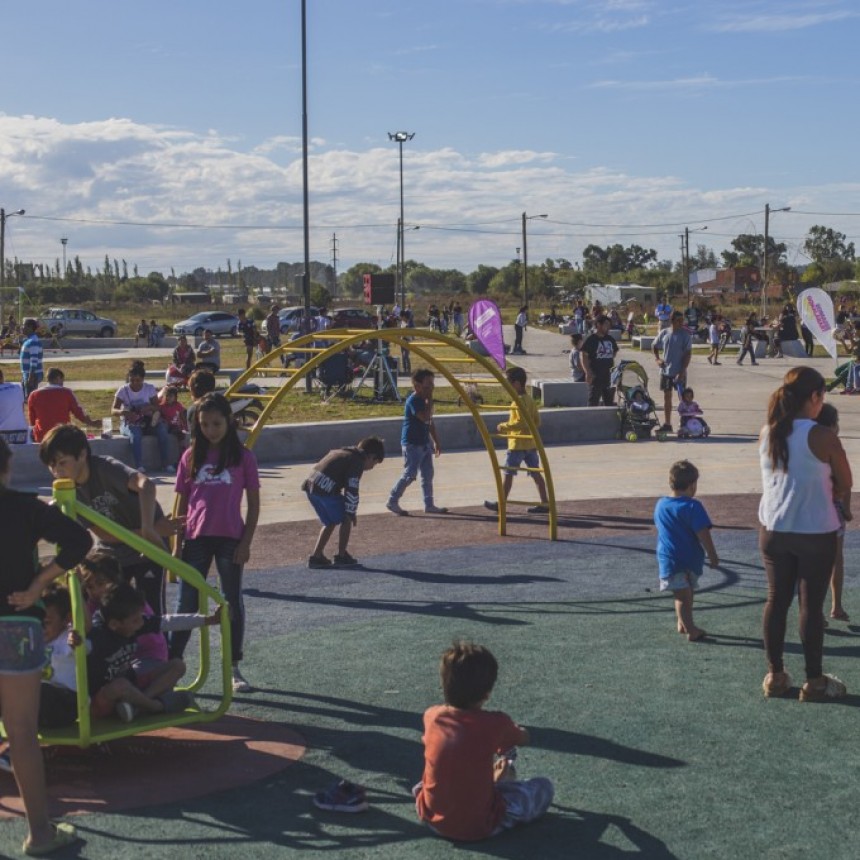 Junto a los vecinos, el Intendente inaugur&oacute; una nueva plaza en San Cayetano