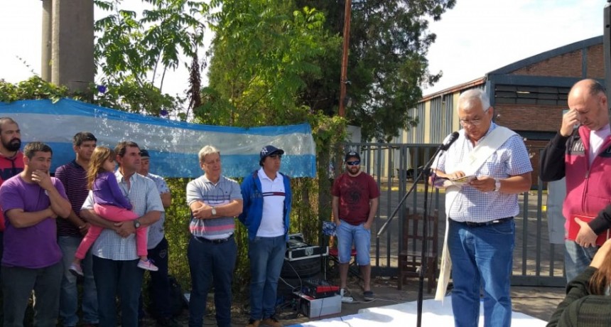 Emotiva Misa Pascual con trabajadores despedidos de Titania