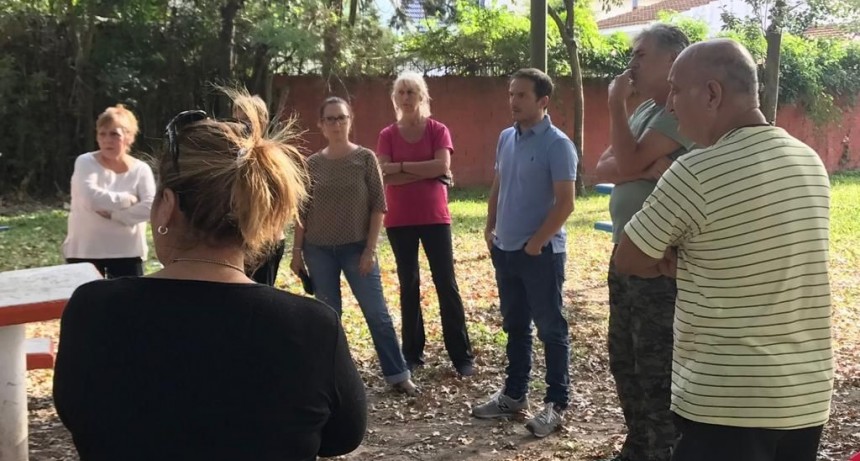 Tras poner en marcha las nuevas c&aacute;maras, Abella volvi&oacute; a reunirse con vecinos de La Argentina