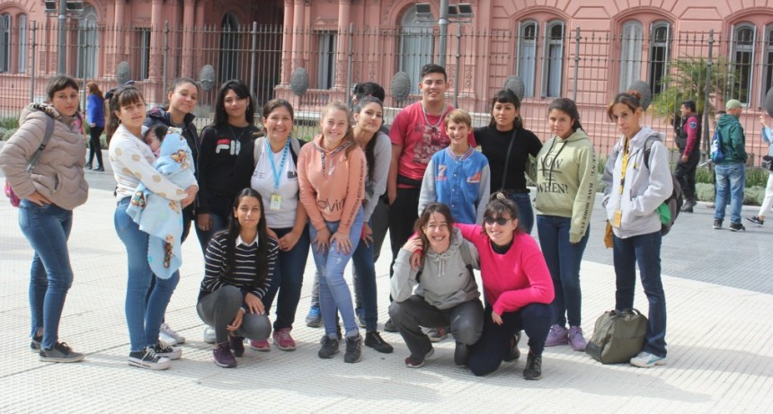 J&oacute;venes del programa &ldquo;Envi&oacute;n&rdquo; viajaron a la ciudad de Buenos Aires