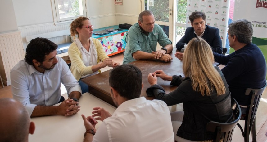 Kicillof se reuni&oacute; con comit&eacute;s de emergencia municipales en el Conurbano