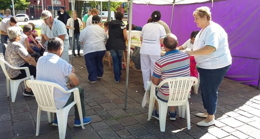 Campa&ntilde;a de Vacunaci&oacute;n en la Plaza para mayores de 60 a&ntilde;os