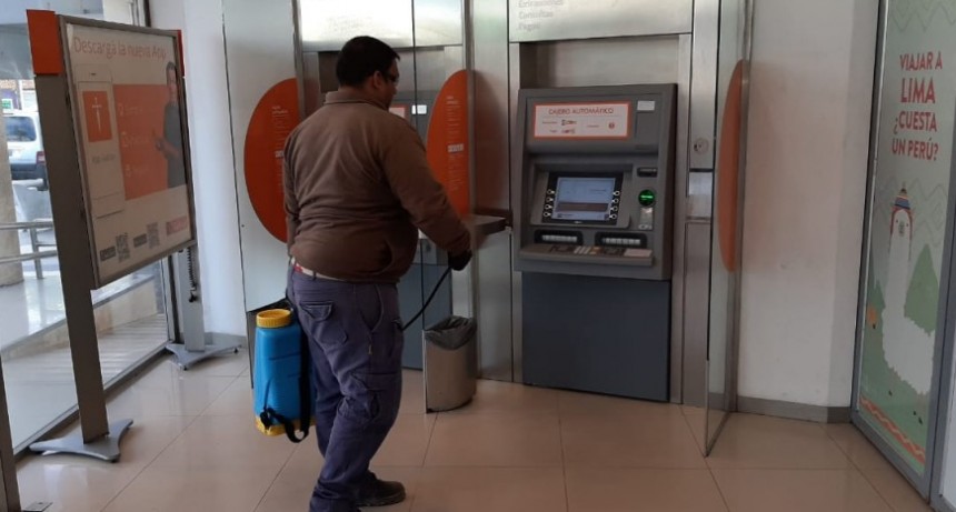Contin&uacute;an los operativos de desinfecci&oacute;n en cajeros autom&aacute;ticos y espacios comunes   