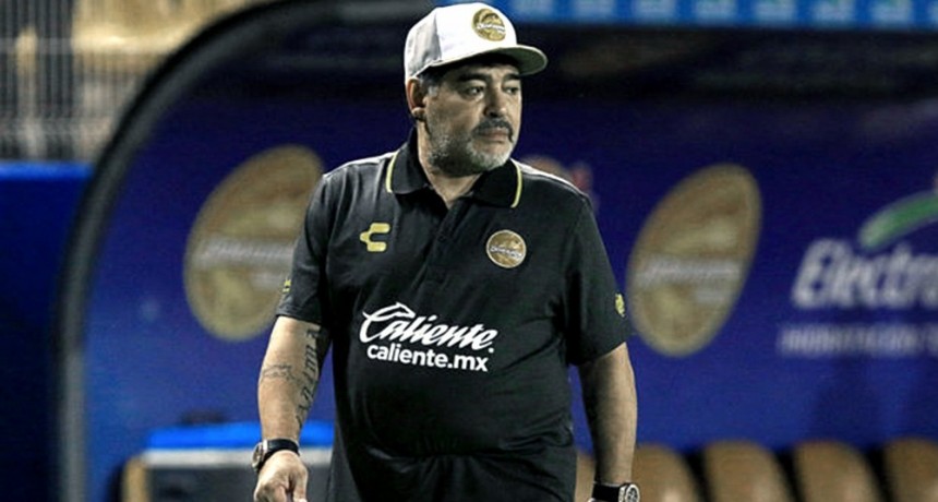 Maradona: "Los que ganaron mucha guita deber&iacute;an ayudar a los pibes del ascenso"