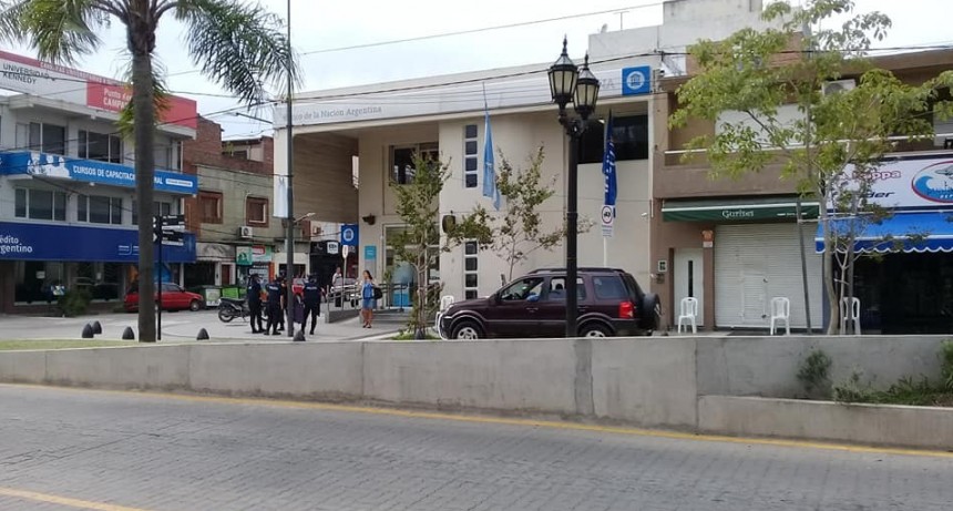 Domingo tranquilo y ordenado en las filas bancarias