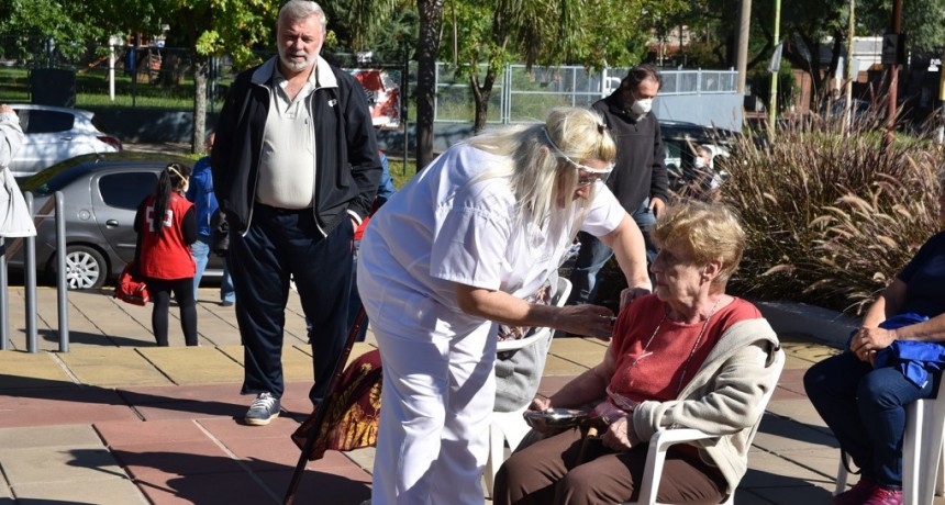M&aacute;s de 1.500 adultos mayores de 60 a&ntilde;os  se vacunaron este s&aacute;bado contra la Gripe A 