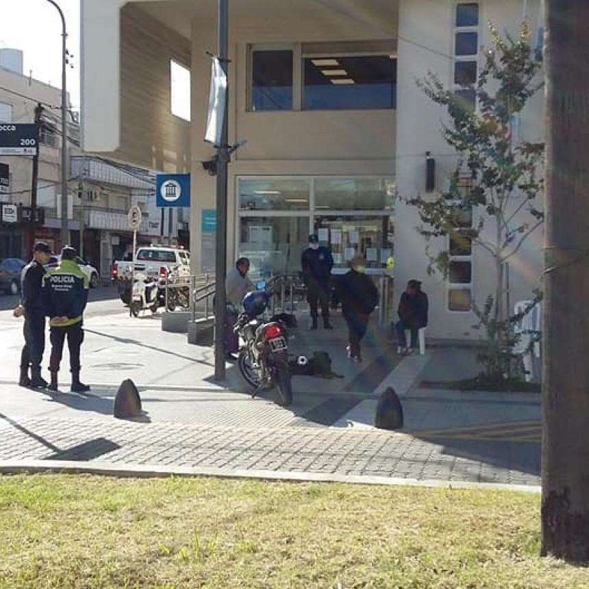 Pago a Jubilados Dia 5 :  dia ordenado en la Avenida Rocca con tr&aacute;nsito restringido