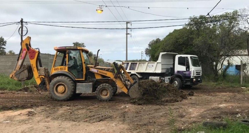 Contin&uacute;an los trabajos en la zona de Pymes