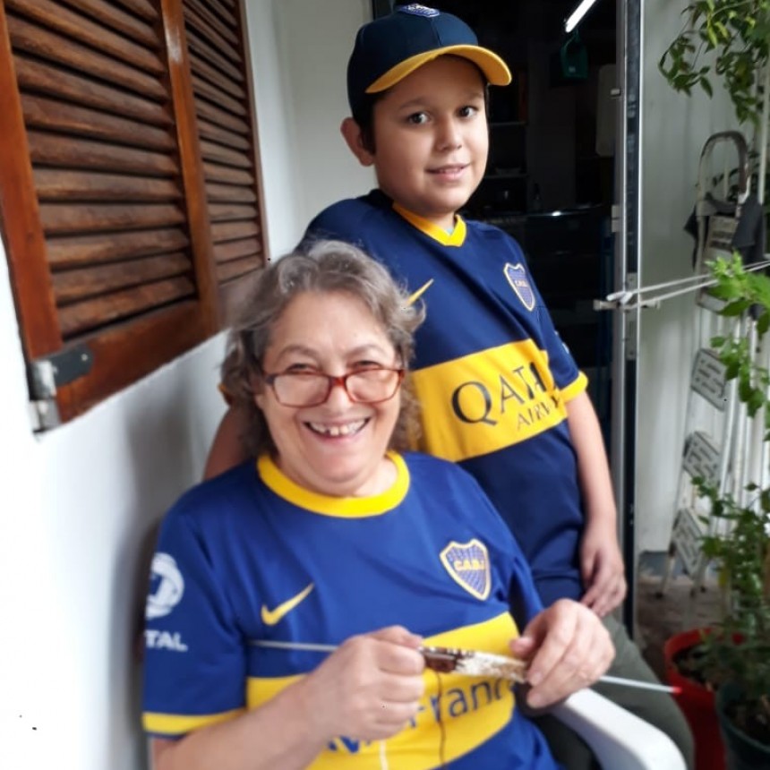 Tejiendo solidaridad : La pe&ntilde;a Campana es de Boca convoca a personas de la tercera edad
