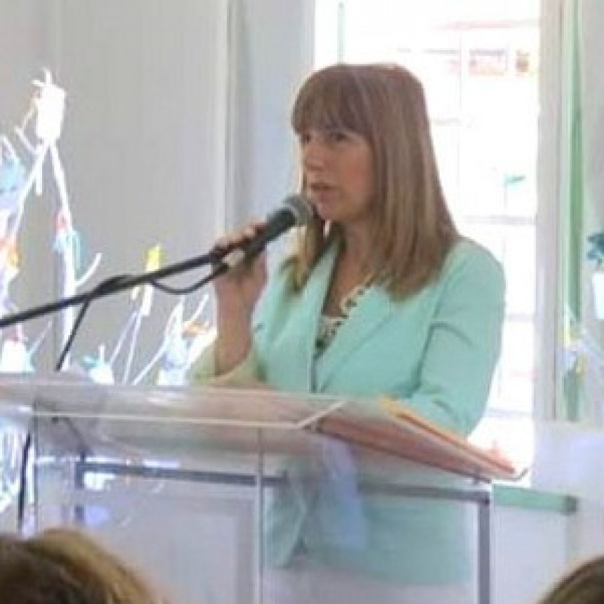 Gladys Dalpr&aacute; : cumplimos con la entrega de m&oacute;dulos de alimentos y cuadernillos para la continuidad pedag&oacute;gica