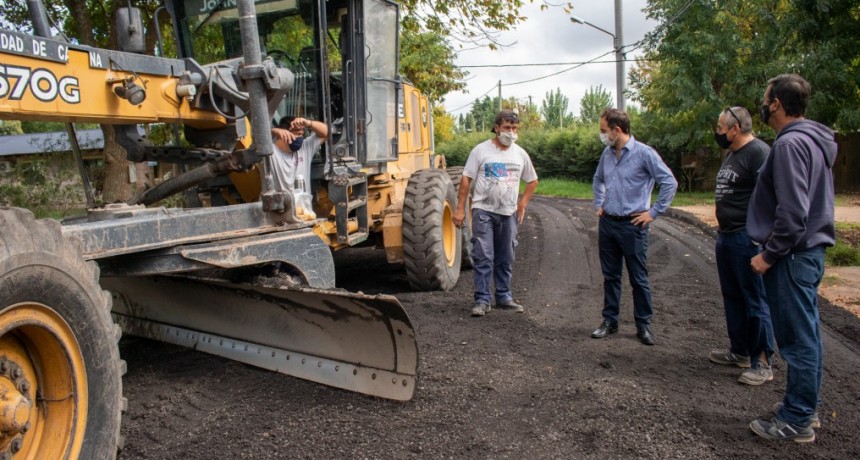 La colocación de asfalto recuperado continuó por Los Pioneros