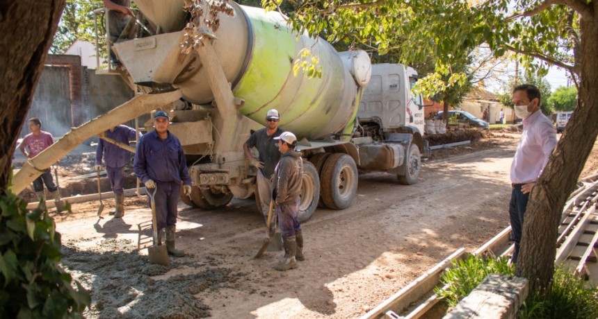 La obra de pavimentación en el barrio Héroes de Malvinas entró en la recta final