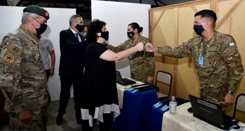 VIZZOTTI Y ROSSI SUPERVISARON VACUNACIÓN DEL PERSONAL MILITAR QUE BRINDA APOYO CONTRA LA PANDEMIA EN EL AMBA