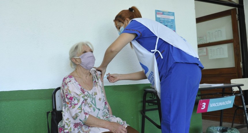 BUENOS AIRES VACUNATE  La Provincia ya inmunizó más de un millón de personas mayores de 70 años 