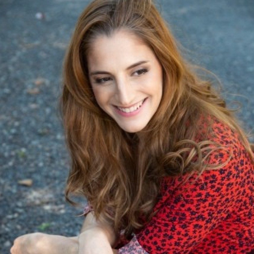 NATI PASTORUTTI : Una nueva voz solista que lleva más de veinte años cantando y brillando en los más grandes escenarios.