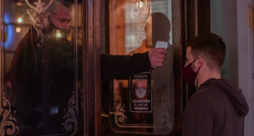 Se controlará el cumplimiento de la capacidad de clientes en cervecerías, bares y restaurantes