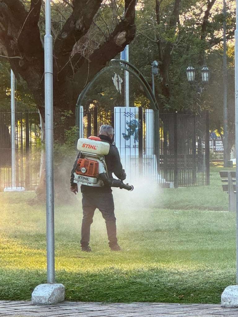 El Municipio continúa con los operativos de fumigación de mosquitos