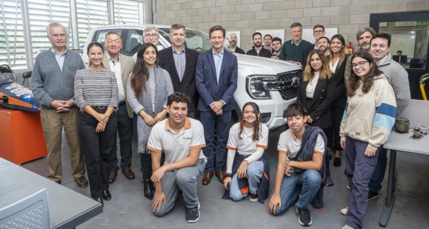 FORD ARGENTINA DONA UNA RANGER A LA ESCUELA TÉCNICA ROBERTO ROCCA 
