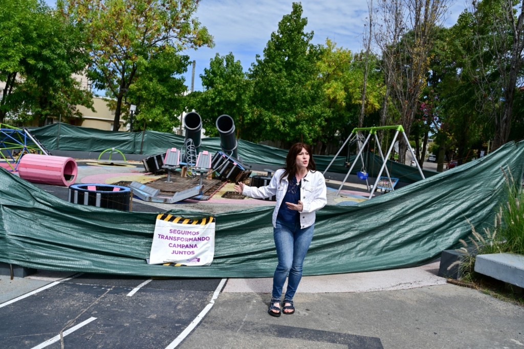 El "Auto Del Futuro" de Abella: un monumento a la desidia que cuesta 417 mil pesos por d&iacute;a 