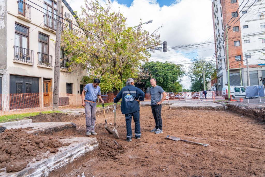 Abella supervis&oacute; obras de bacheo de hormig&oacute;n en el casco urbano