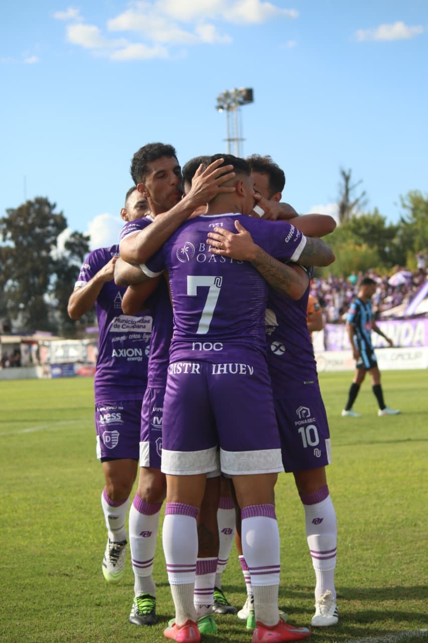 Villa D&aacute;lmine logr&oacute; una &eacute;pica victoria con diez jugadores