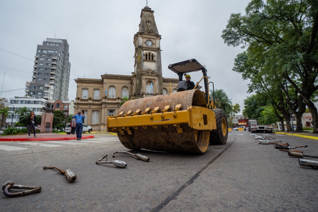 El Municipio destruy&oacute; ca&ntilde;os de escape libres secuestrados en operativos de tr&aacute;nsito