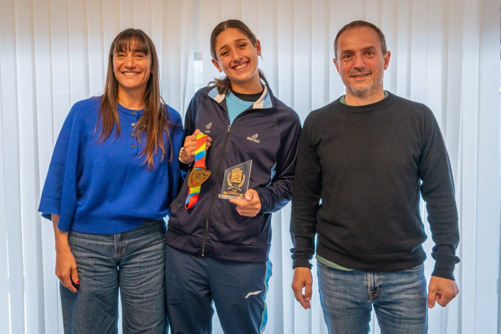 Abella recibi&oacute; a Agostina Hein y la felicit&oacute; por su espectacular actuaci&oacute;n en Panam&aacute;