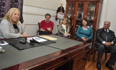 La Intendente anunci&oacute; el pago por adelantado del aguinaldo a trabajadores municipales
