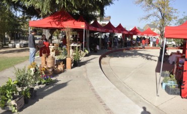La Plaza &ldquo;Espa&ntilde;a&rdquo; volvi&oacute; a recibir a la Feria de Productores Locales
