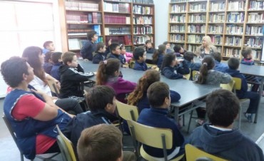 En la &ldquo;Casa de la Cultura&rdquo;  Alumnos de 3&deg; Grado &ldquo;A&rdquo; de la Escuela N&deg; 1 visitaron la Biblioteca Municipal