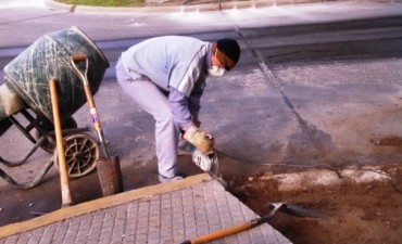 Se construyen nuevas rampas para personas con capacidades especiales y se pintan las sendas peatonales