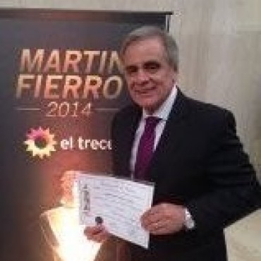 JULIO BAZ�N PERIODISTA INVITADO POR RADIO CITY CAMPANA FM 91.7 PARA SU TRADICIONAL EVENTO PERIOD�STICO