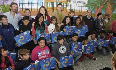 Alumnos de la Escuela Secundaria N&deg; 15 de Otamendi recibieron sus netbooks