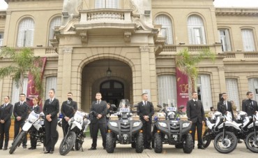 La Intendente Giroldi entreg&oacute; 4 nuevas motos a la Polic&iacute;a Local y 2 cuatriciclos a la Comisar&iacute;a Primera de Campana