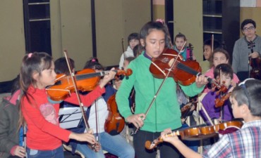 La Orquesta Escuela realiz&oacute; un ensayo abierto para los alumnos del Jard&iacute;n N&deg; 903