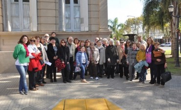 Una delegaci&oacute;n de vecinos viaj&oacute; a la Feria del Libro 