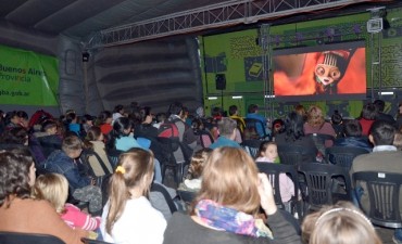 M&aacute;s de 700 personas disfrutaron del Cine m&oacute;vil de &ldquo;AcercArte&rdquo;