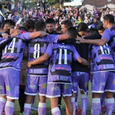 Los jugadores de Villa D?&nbsp;lmine y el balance del partido frente a Crucero del Norte