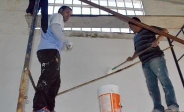 Integrantes de la Agrupaci&oacute;n &ldquo;Julio A. Melo&rdquo; pintaron el centro de Ex Combatientes