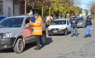 Operativo de tr&aacute;nsito en Bv. Calixto Dellepiane y Sivori 