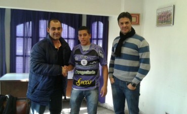 Federico Recalde firm� su contrato con Villa D?&nbsp;lmine