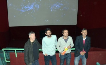El Intendente acompa&ntilde;&oacute; la presentaci&oacute;n de las mejoras en el Cine Campana