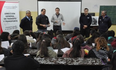 Abella comparti&oacute; una charla sobre seguridad vial con alumnos de la Escuela Normal