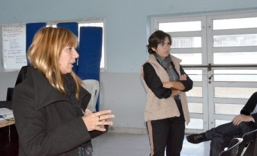 Suicidios adolescentes: padres y referentes de B&deg; Lubo participaron de una interesante jornada 