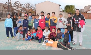 Grandes y chicos disfrutan de las actividades deportivas gratuitas