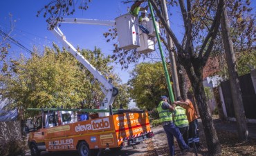 Comenz&oacute; la colocaci&oacute;n de 600 nuevas luminarias LED en el casco urbano 