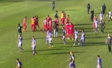 Villa D&aacute;lmine perdi&oacute; con San Martin de Tucum&aacute;n 2 a 1