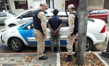 En operativos de control vehicular, detienen a un chofer con pedido de captura