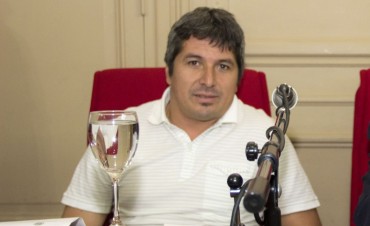 Carlos Gomez: &ldquo;Buzzini se pone nerviosa porque sabe que Axel Cantlon est&aacute; creciendo en la consideraci&oacute;n de la gente&rdquo;