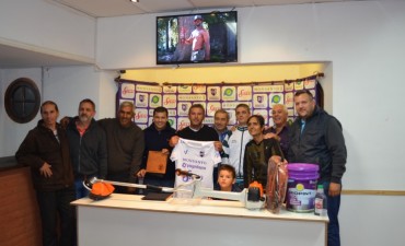 La Agrupaci�n  Melo hizo entrega de herramientas y pintura para trabajos en el predio de Villa D?&nbsp;lmine